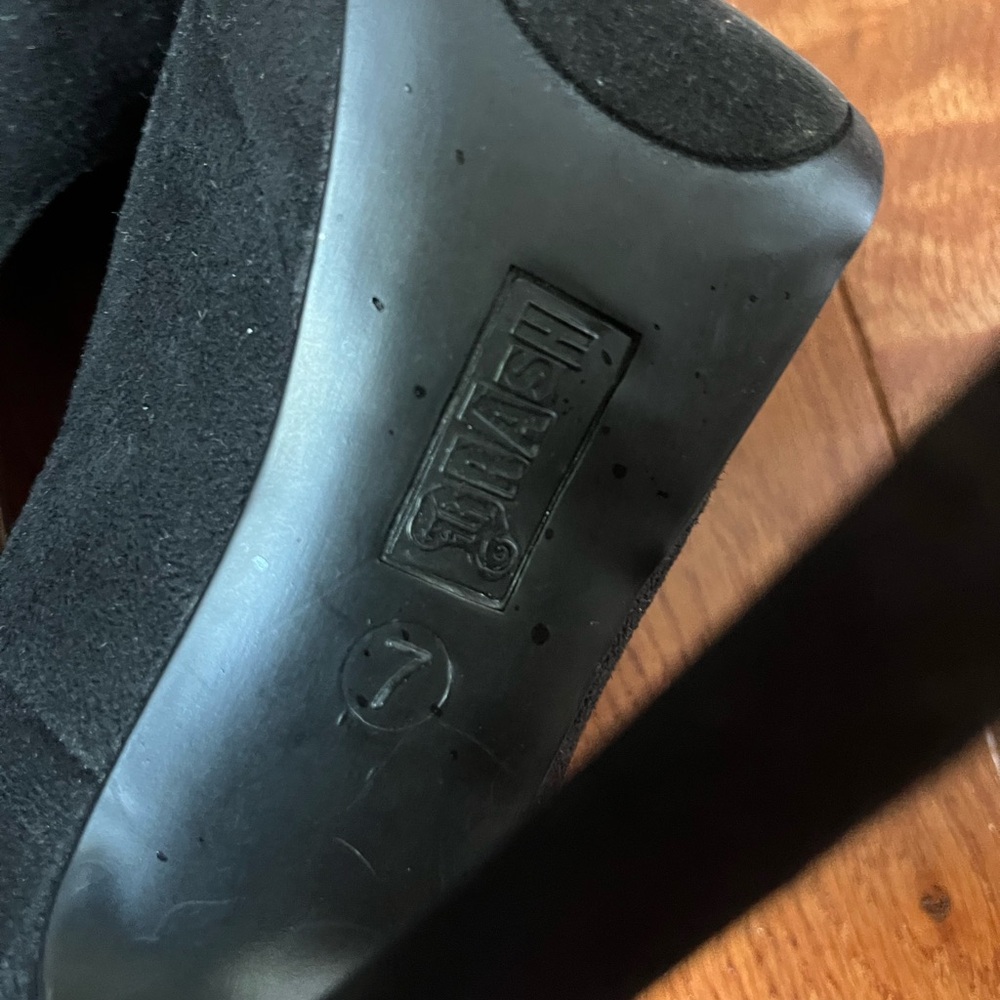 Shoes - Picture 6 of 9